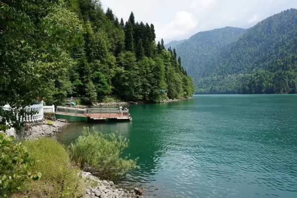 دریاچه ریتسا (Lake Ritsa)