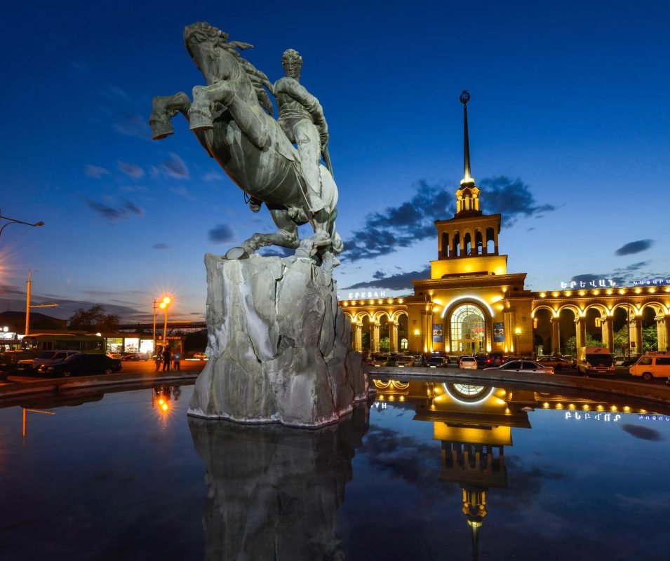 مجسمه دیوید ساسونتسی ارمنستان